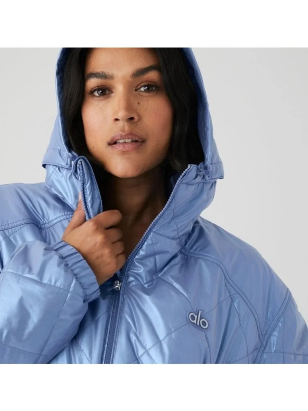 Alo Pearlized Stormy Puffer Infinity Blue Iridescent Holographic Warm Puffy Coat